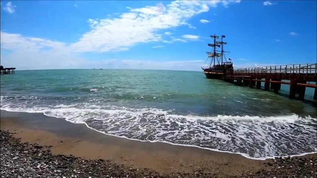 Пляж касабланка в лазаревском. Морской Бриз Лазаревское. Черное море Лазаревское 2023. Пляж морская звезда в Лазаревском. Пляж морской Бриз Лазаревское.