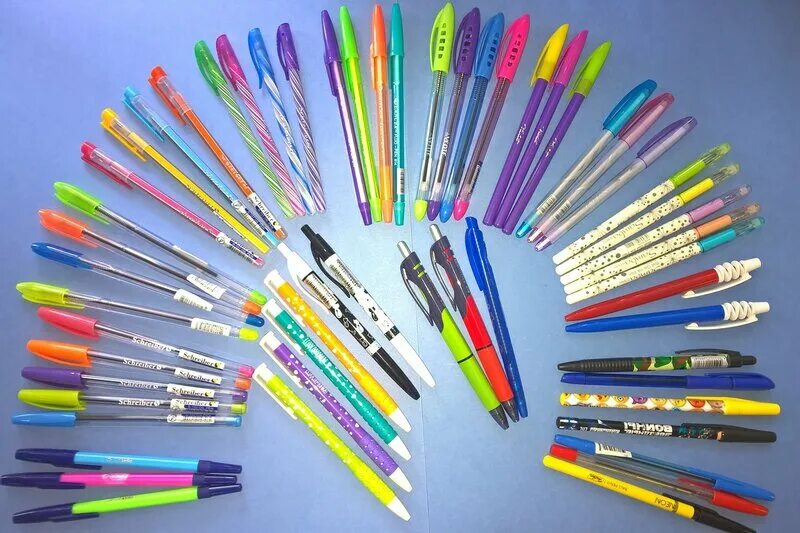 Много ручек. Ручки канцелярские. Много разных ручек. Много разных ручек. Много разных ручек.