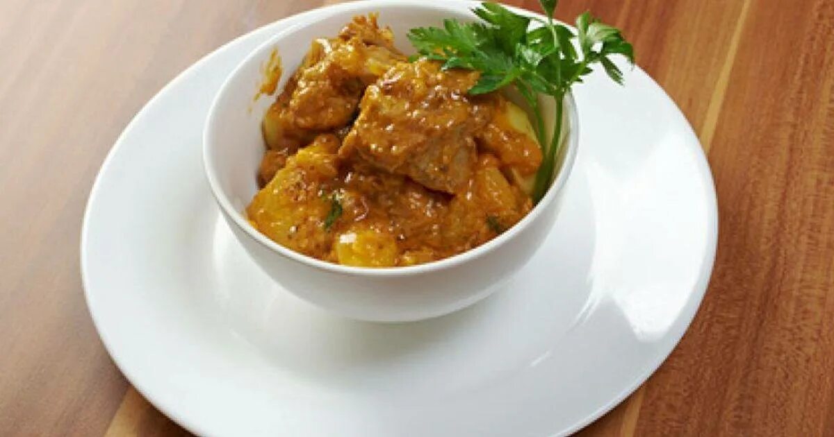 Гуляш из филе рецепт. Гуляш куриный. гуляш из курицы с подливкой. гуляш из куриной грудки. гуляш с курицей.