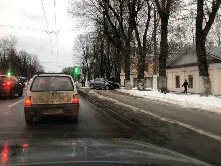 Тверь нет света сегодня. Авария в твери сегодня на петербургском шоссе. авария в твери вчера петербургском шоссе. авария на луначарского сегодня тверь.