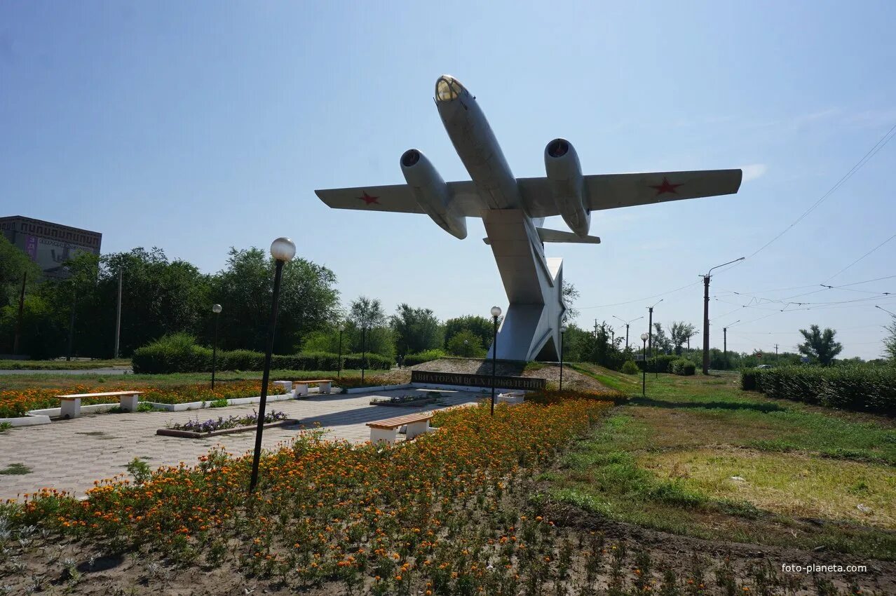 Орск памятник самолет. Памятники города Орска. Город Орск достопримечательности. Кириллов памятник Орск. Чкаловская орск