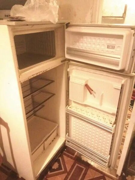 Отдам мичуринск. Холодильник задаром. Рабочий холодильник даром. Холодильник б/у даром. Отдам даром холодильник.