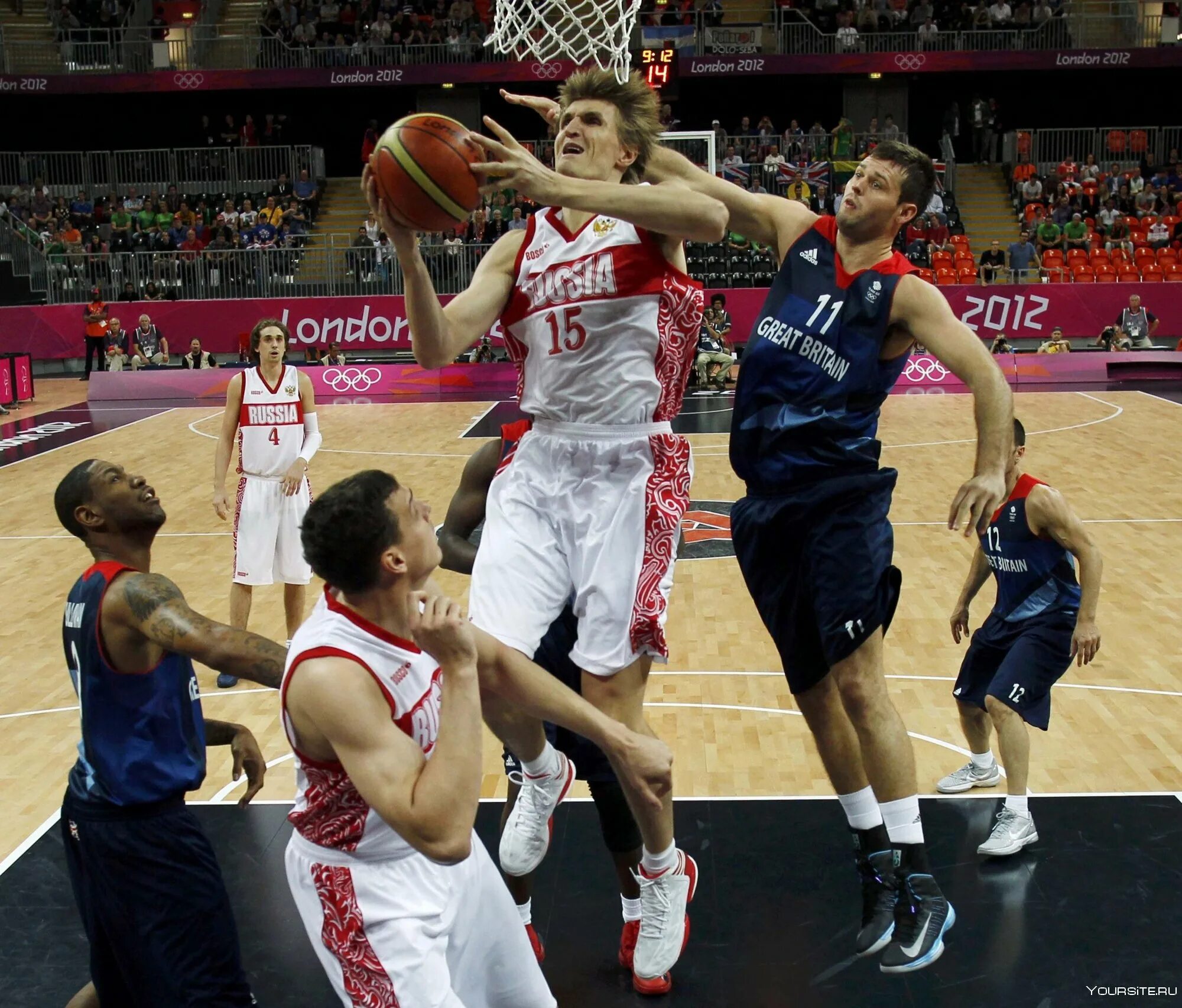 Скамейка запасных баскетбол. Нападающий в баскетболе. Баскетбол запасные игроки. Баскетбол запасные игроки. Баскетбол запасные игроки.