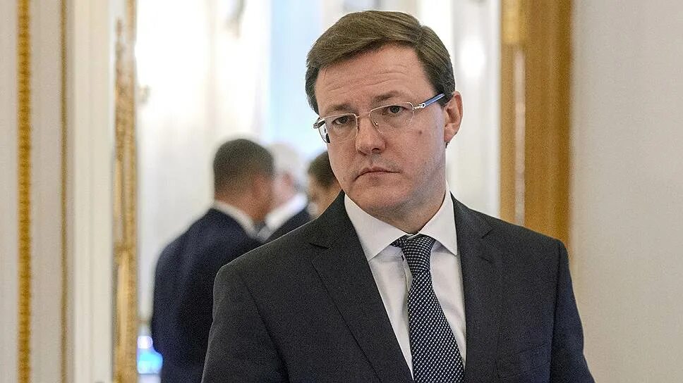 Почему азаров подал. Почему азаров подал