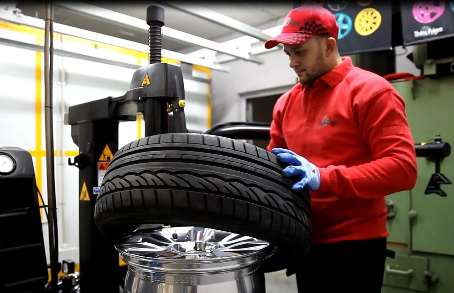 Переобуть резину. Шиномонтаж. Сто шиномонтаж. Техническое обслуживание колес то и тр. Техническое обслуживание и ремонт шин.