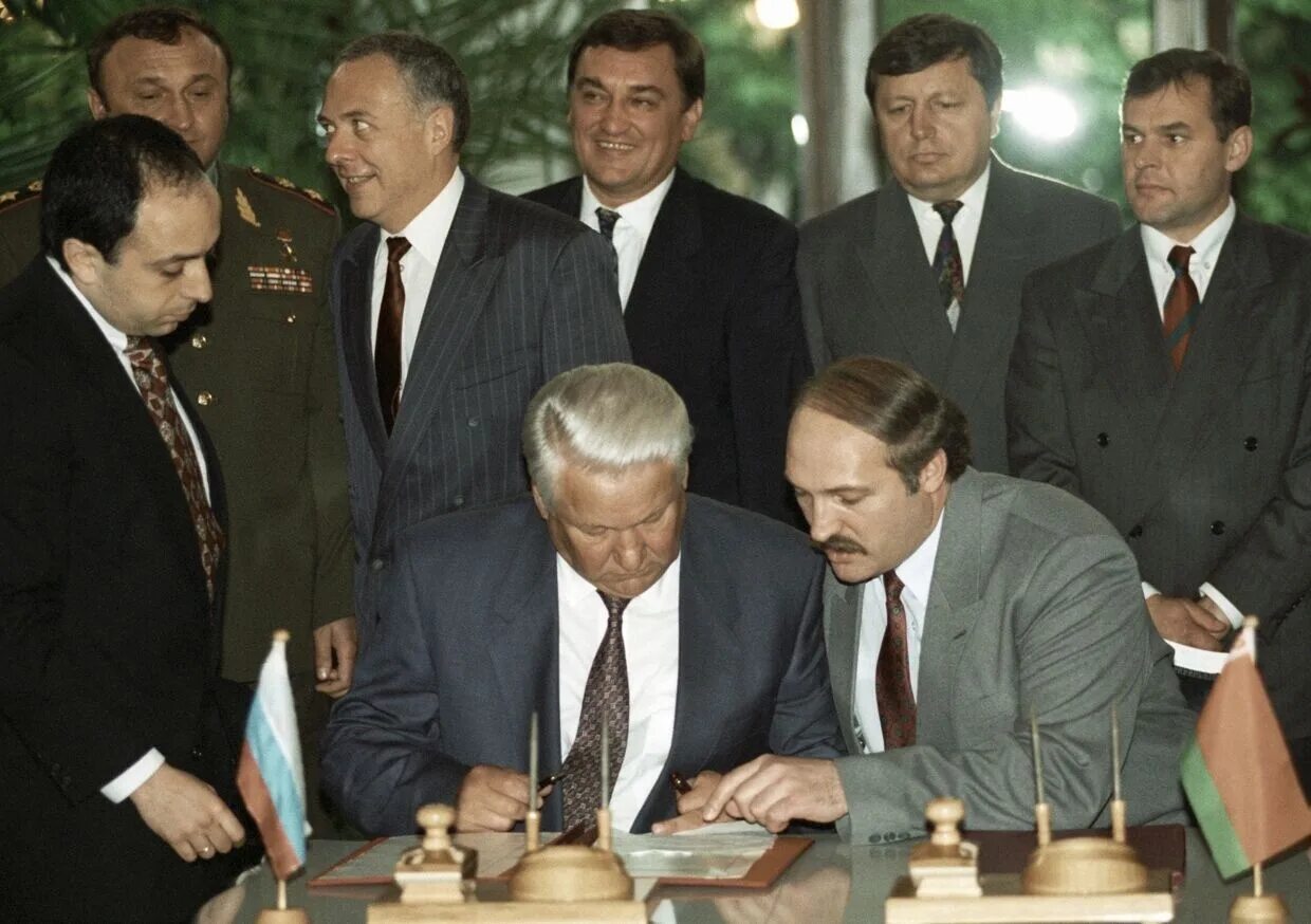 Ельцин Лукашенко 1999 подписание. Лукашенко 1997. Соглашение россии республикой