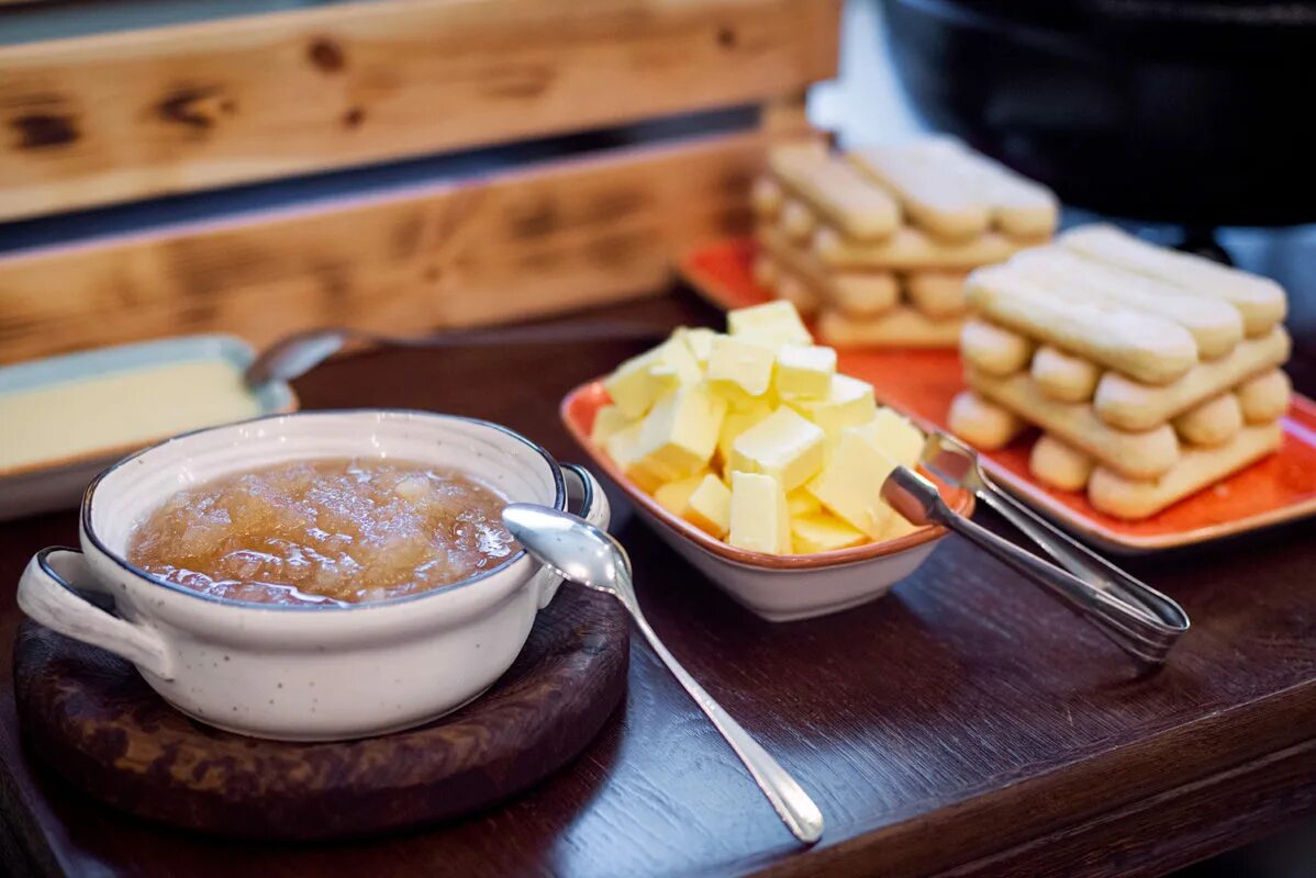 вкусный постный завтрак. яичница скрэмбл с помидорами. постные рецепты на каждый день из простых продуктов. постный завтрак. завтрак в пост рецепты.