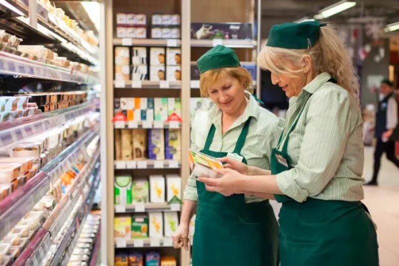 Покупатель в магазине. Магнит (сеть магазинов). Работники магазина. Продавец в магазине. Кассир в магазине.