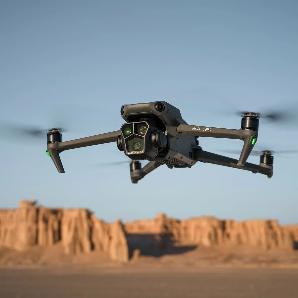 Dji mavic pro 3. Дрон мавик 3. дрон dji mavic air. mavic 3 pro. dji air 3 pro.