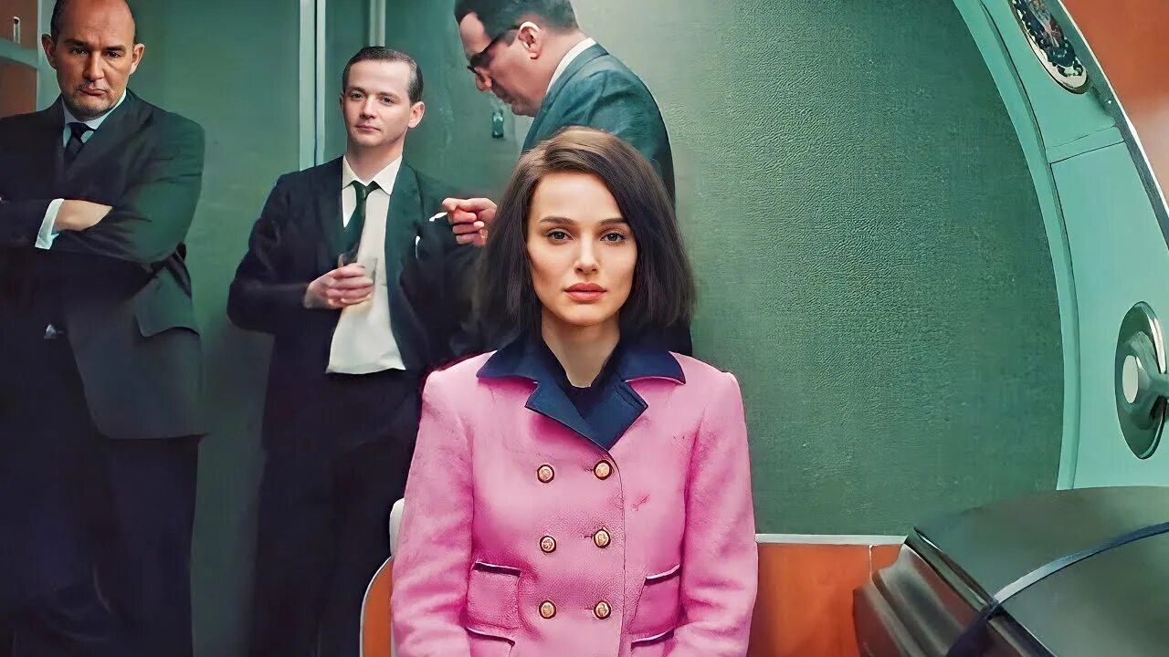 Король джек (2015). Натали портман джеки. Натали портман в роли джеки кеннеди. Полицейская история 4: первый удар джеки чан. Джеки чан полицейский.