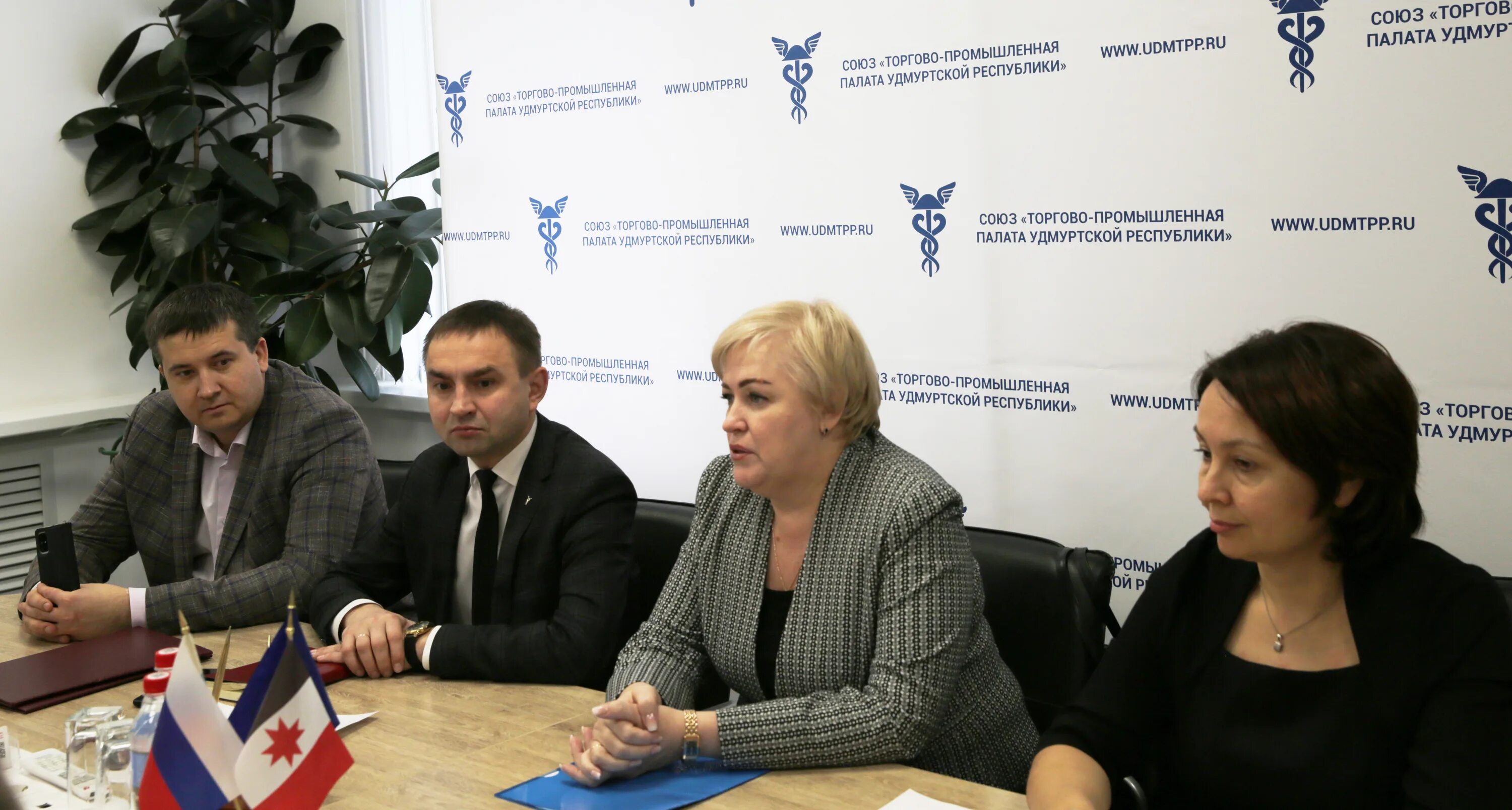 Центральный банк удмуртской республики. Центральный банк удмуртской республики. Национальная библиотека удмуртской республики ижевск. Национальный банк ижевск. Центральный банк удмуртской республики.