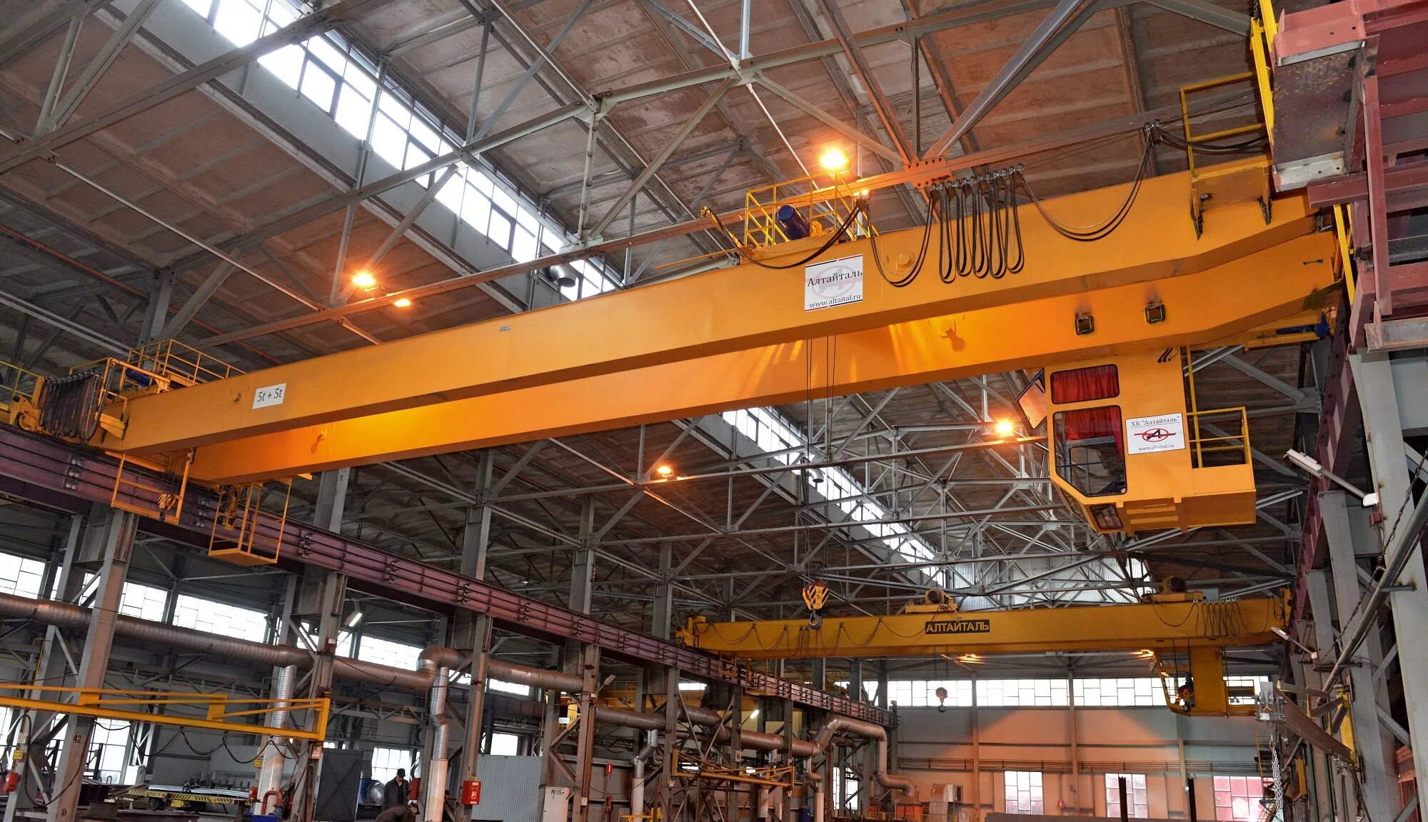 монорельсовый портальный кран р300. ремонт мостовых кранов. монтаж мостовых кранов. разгрузка краном северсталь. ремонт мостовых кранов.