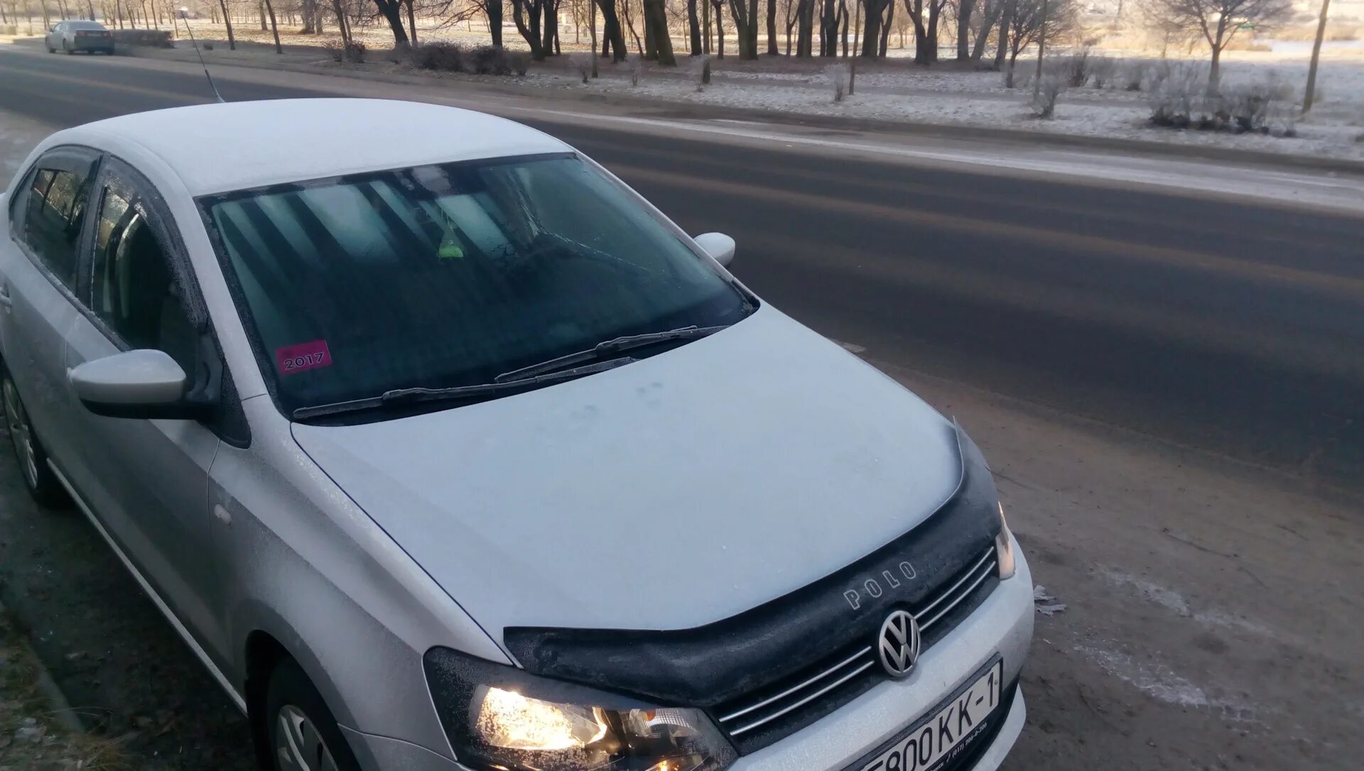 Поло обогрев лобового. Volkswagen Polo 2013 лобовое стекло. Лобовое стекло Фольксваген поло 2013. Лобовое стекло Фольксваген поло седан 2013. Volkswagen Polo обогрев лобового стекла.