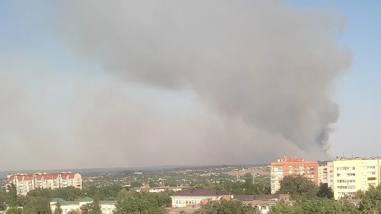 Взрывы в морозовске ростовской области. Пожары в Ростовской области 2022. Пожар в Каменске. Пожар в Каменске Шахтинском. Пожар Ростов август 2022.