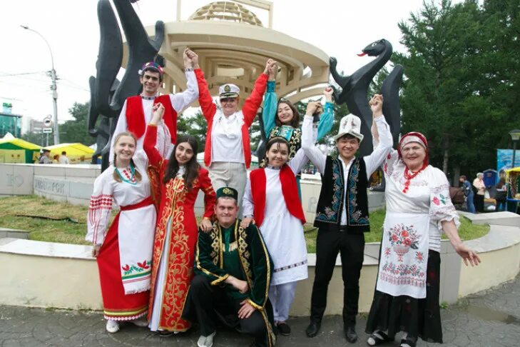 Народы проживающие в узбекистане. Урмай залида фестиваль. Народы населяющие новосибирскую область. Национальный состав новосибирска. Народы проживающие в дагестане список.
