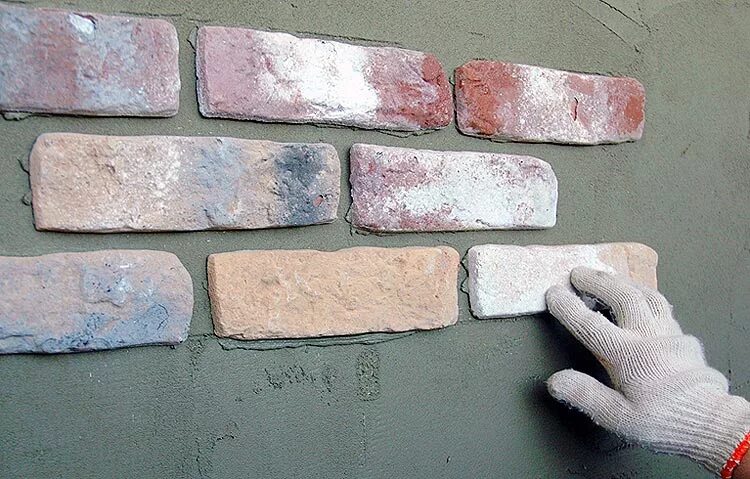 Покраска искусственного камня. Покраска декоративного камня из гипса. колер для гипсовой плитки. крашеный декоративный камень. колеровка гипса под кирпич.