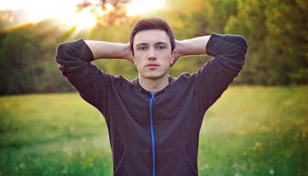 Ава человек