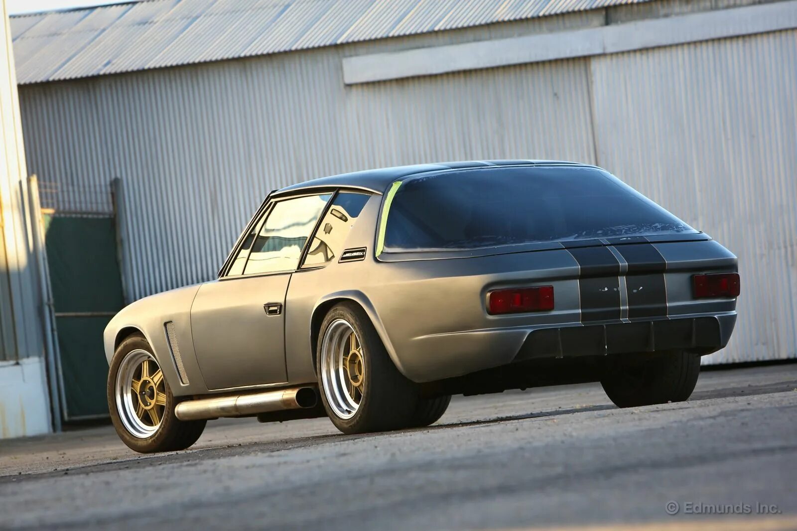 Ст 6 автомобиль. Jensen Interceptor 1971 Форсаж. Дженсен интерцептор. Jensen Interceptor 1971 Форсаж 6. Автомобиль Дженсен интерцептор.