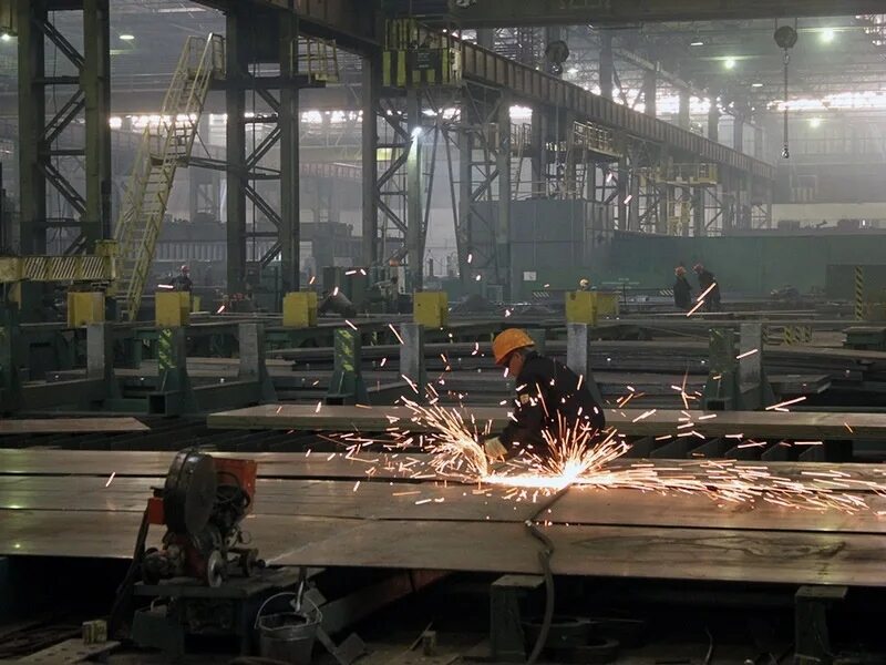 Завод металлоконструкций. Нижний тагил завод металла. Нтзмк нижний тагил. Завод чзмк. Производственный цех металлоконструкций.