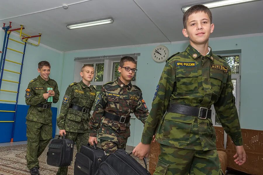 Кадетская казарма. Кадеты в казарме. Московское суворовское училище казарма. Кадетский корпус для девочек в москве казармы. Кадетская казарма.
