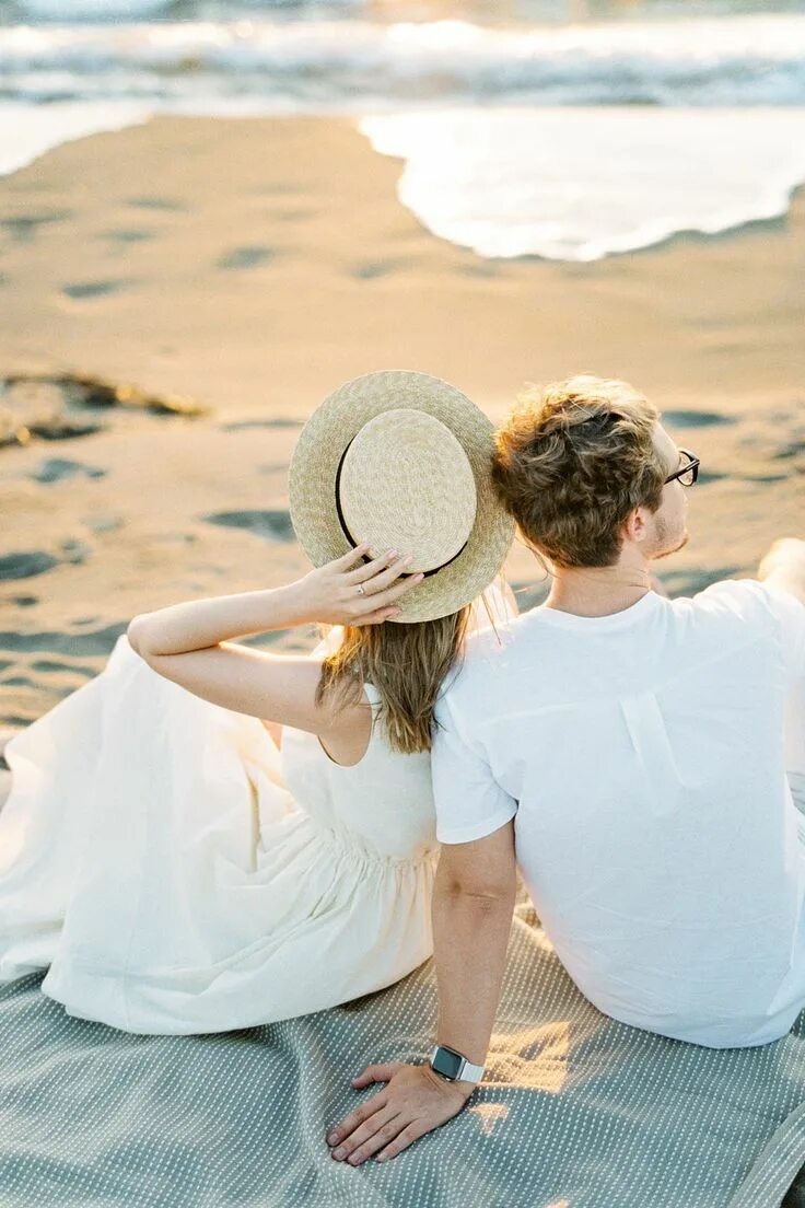 More love story. Лав стори на море. Фотосессия лав стори на берегу. Фотосессия лав стори на пляже. Фотосессия на берегу лавстори.