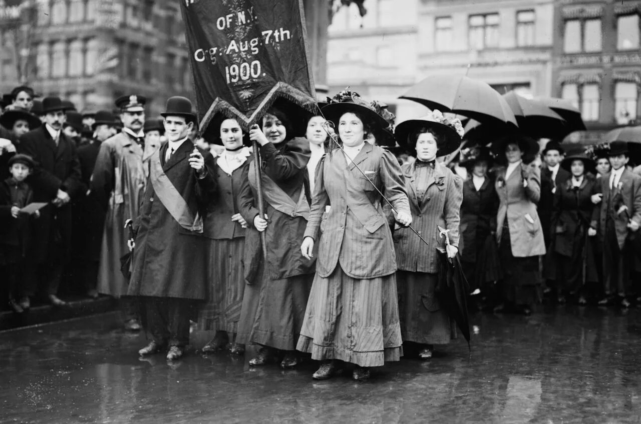 Суфражистки 1908. Первый Международный женский день. Международный женский день в США.