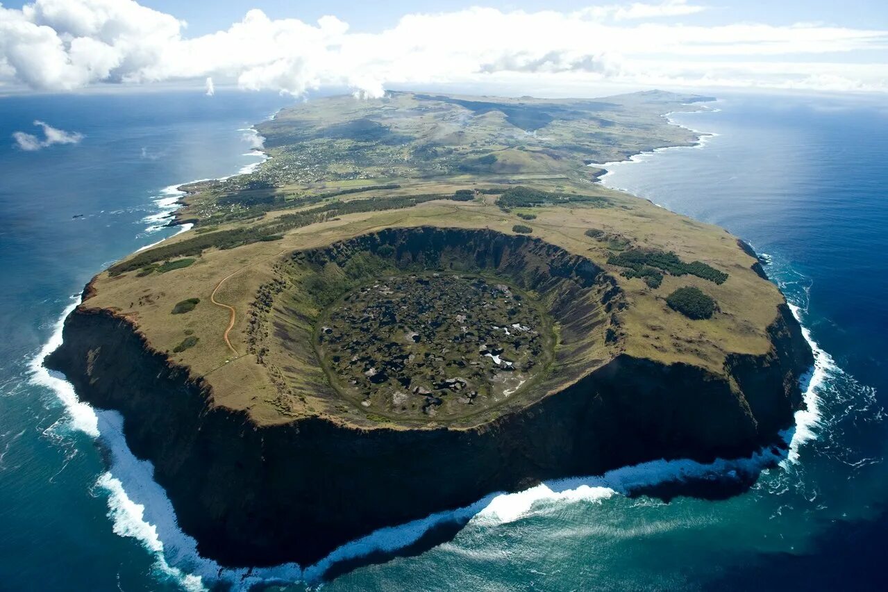 Стране принадлежит самый большой в мире остров. Рапа-Нуи остров. Остров Пасхи (Рапа - Нуи). Остров Пасхи Чили. Рано Рараку остров Пасхи.
