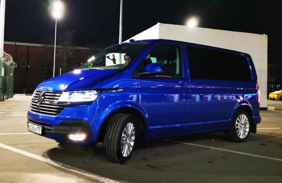 Vw caravelle 2016. Т6 москва. Т6 москва. Фольксваген каравелла т6. Мультивен т6.