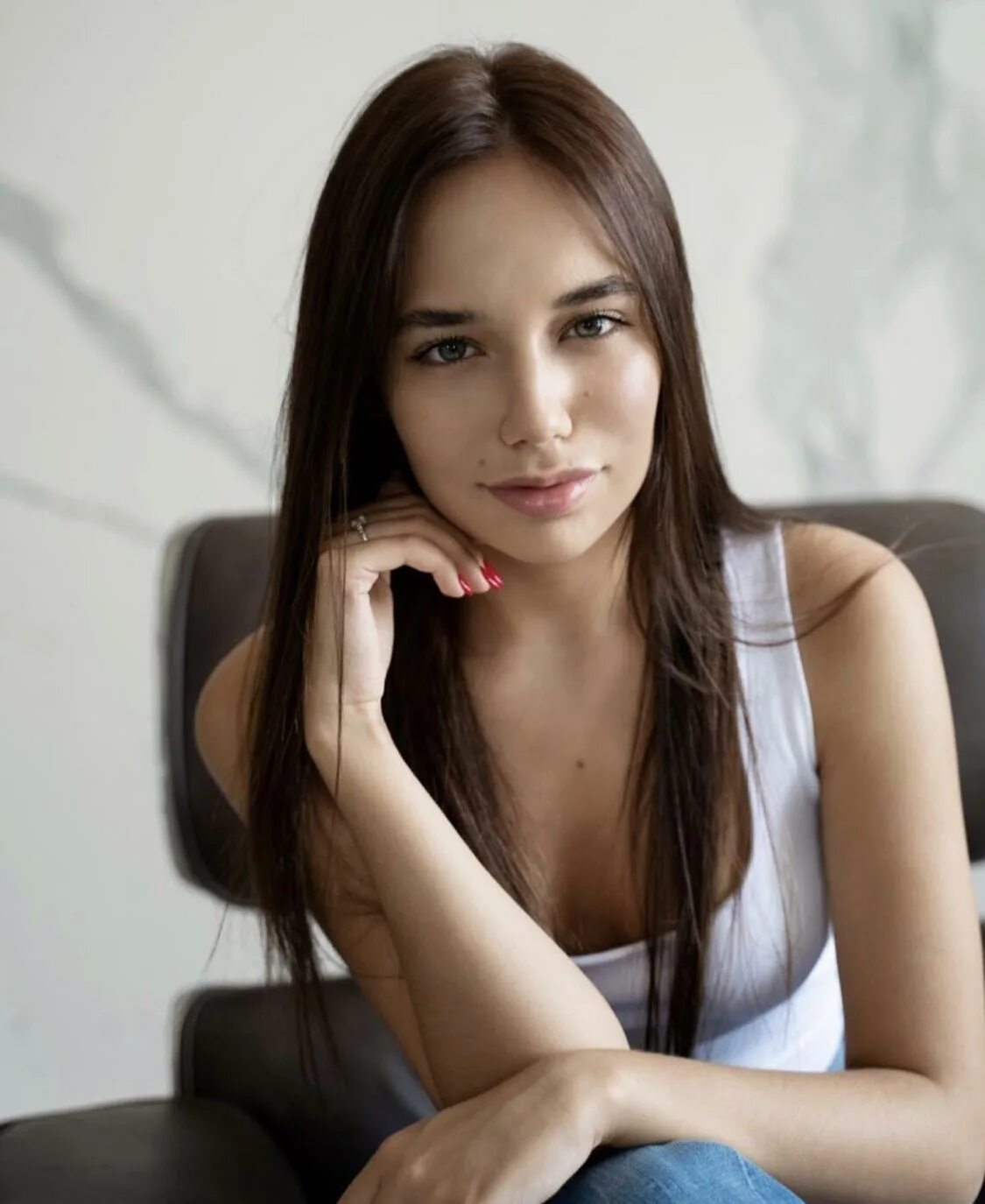 Девушка из клипа zubi sugar. Настя хамраева мистер икс. Farruhhhamraeva. Farruhhhamraeva лысая. Farruhhhamraeva.