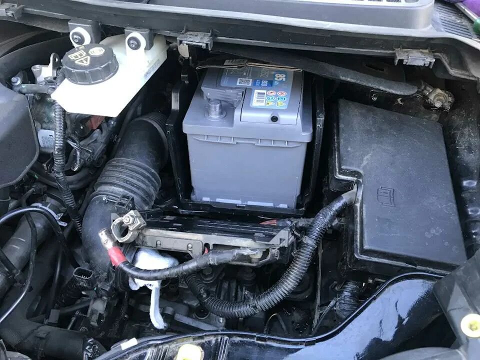 Куга как снять аккумулятор. Аккумулятор ford kuga 2. акб форд куга 2 дизель. аккумулятор форд куга 2.0. ford kuga 2013 аккумулятор.