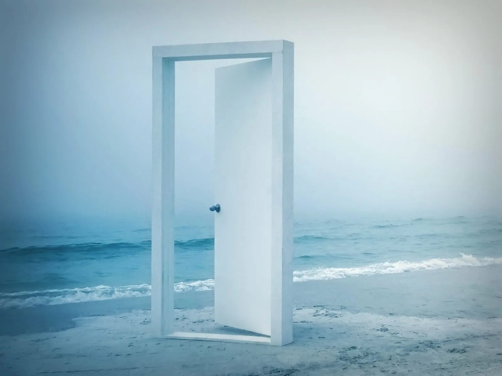 Опен дверь. Открытая дверь. Дверь открывается. Приоткрытая дверь. Дверь в море.