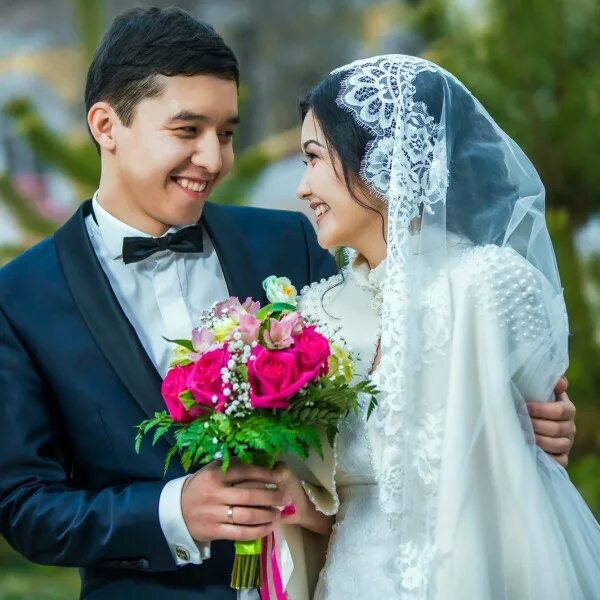 Казахская свадьба. Жених и невеста Узбекистан. Узбекские жених и невеста. Казахская невеста. Невеста узбекистан жених