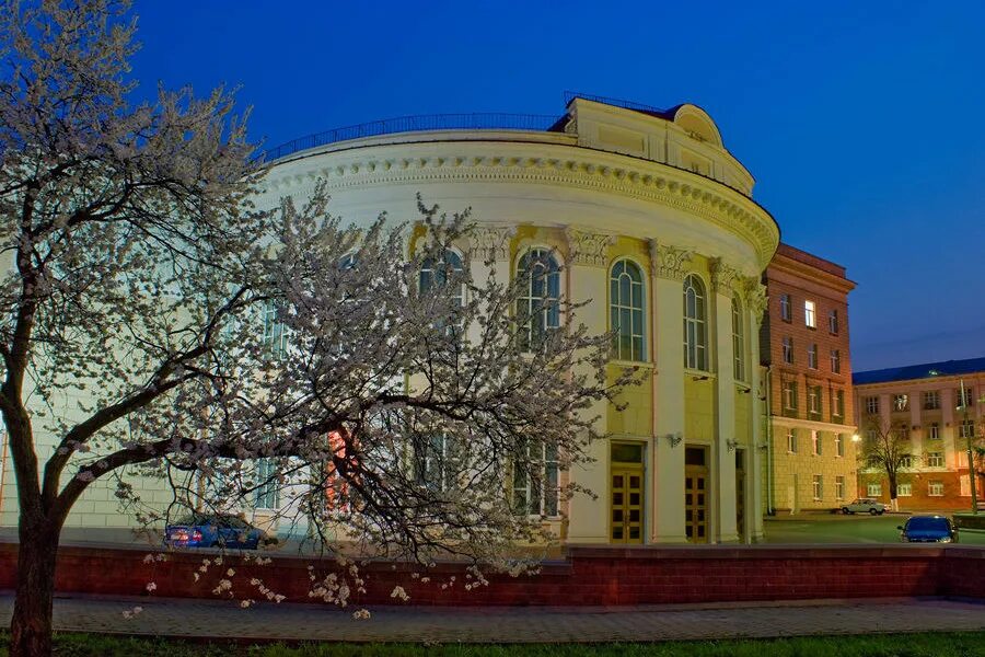 Белгородский художественный музей, белгород, улица победы, 77. Филармония белгородского полка. Здание в белгороде. Белгородская государственная филармония архитектура. Здание дукати белгород.