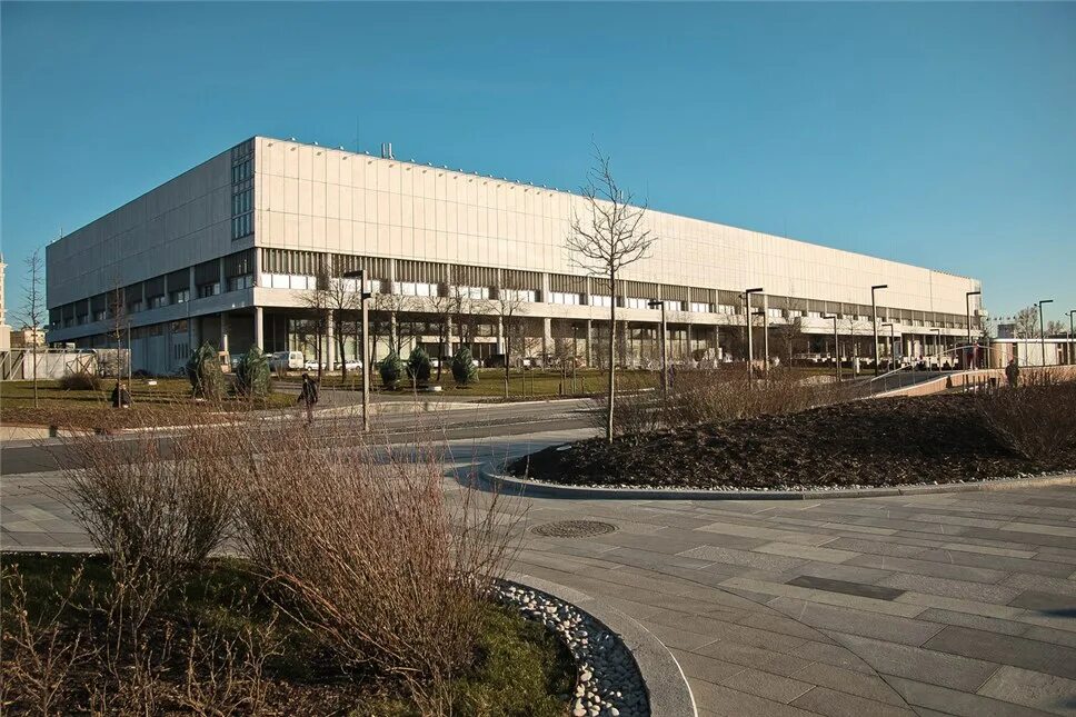 Здание цдх на крымском валу. Центральный дом х. Центральный дом х. Крымская набережная цдх. Здание цдх на крымском валу.