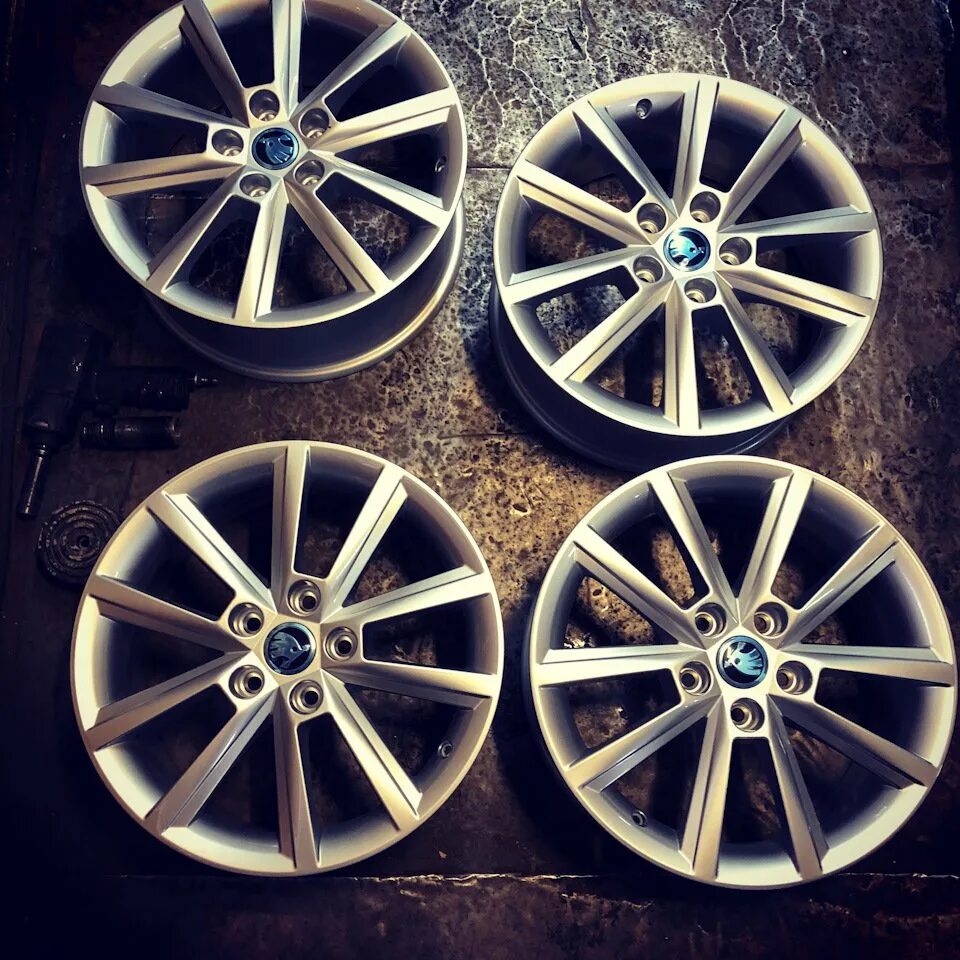 Литые диски 16 радиус шкода. Skoda teron r17. диски teron r17 skoda. диски skoda octavia r17. диски teron r17 skoda octavia a7.