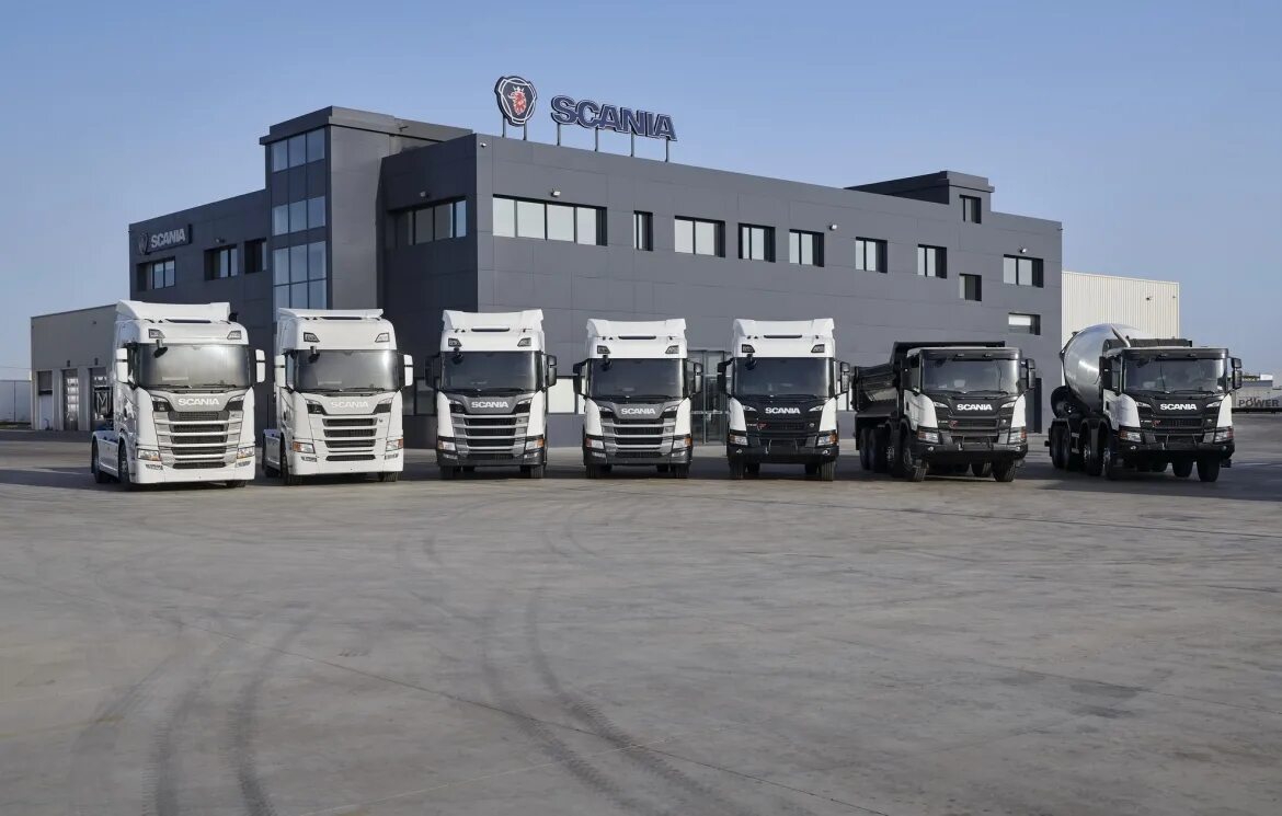 Скания вакансия. Scania p тандем. Вольво фш траско. Verus транспортная компания автопарк. Скания траско.