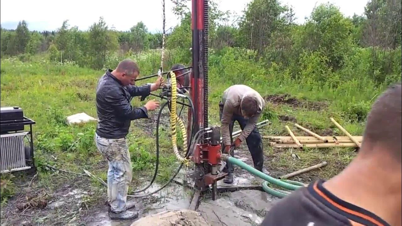 Обсадной стол для буровой установки бауэр. Буровая установка bauer mbg 12. Бур для глубинного бурения 110. Малогабаритная буровая геомаш. Видео буровой установки.