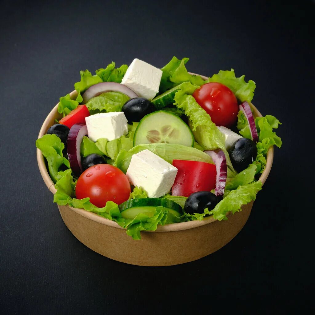 Купить салаты с доставкой. Греческий салат. Салат в контейнере. Греческий салат порционно. Салаты в коробочках.
