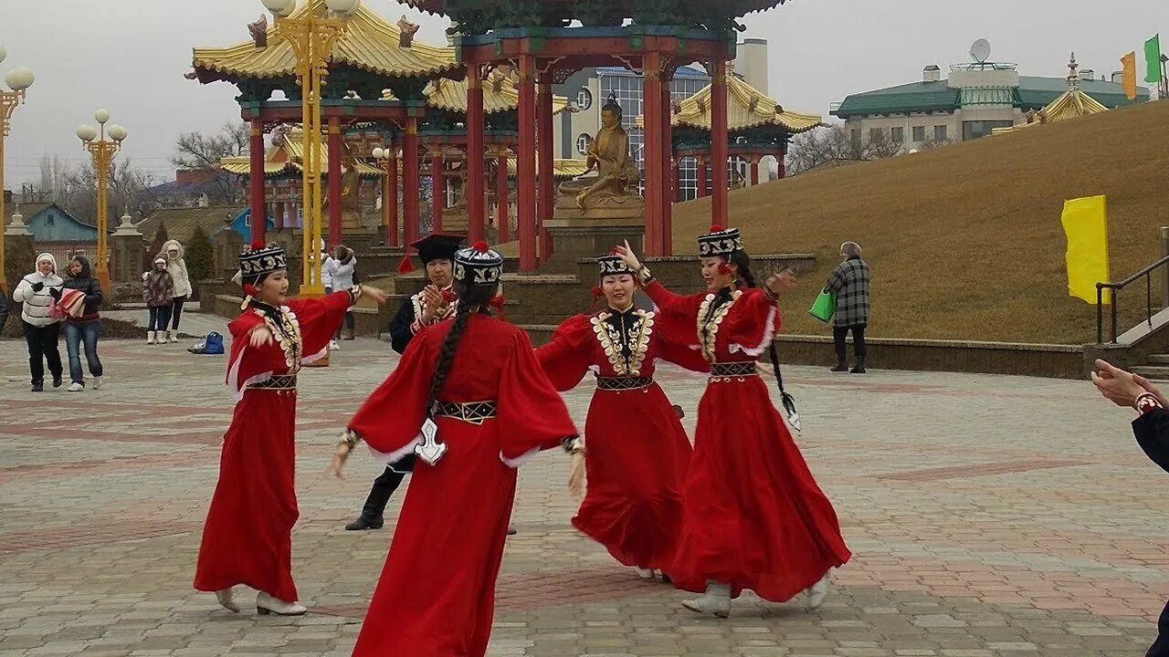 Выходные туры элиста. Цаган сар в Калмыкии. Праздник Цаган сар в Калмыкии. Праздник весны в Калмыкии Цаган сар. Калмыцкий Цаган сар Элиста.