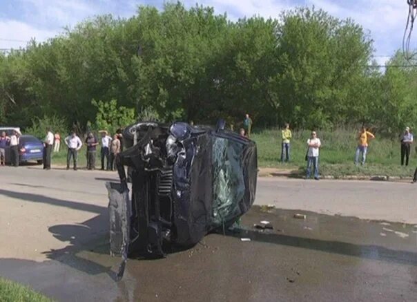 5 мая 2013. БМВ на набережной авария на день города Тольятти. 17 Мая 2013. Авария на Бережковской набережной с БМВ. Авария в Шахтах вчера утром 8:00 23 Красино 797.