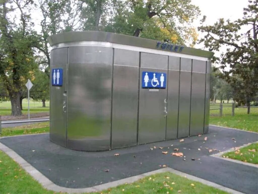 Скрытые туалет улица. Общественные туалеты во Франции. Туалет стрит. Automatic public Toilets. Automatic Wash public Toilets.