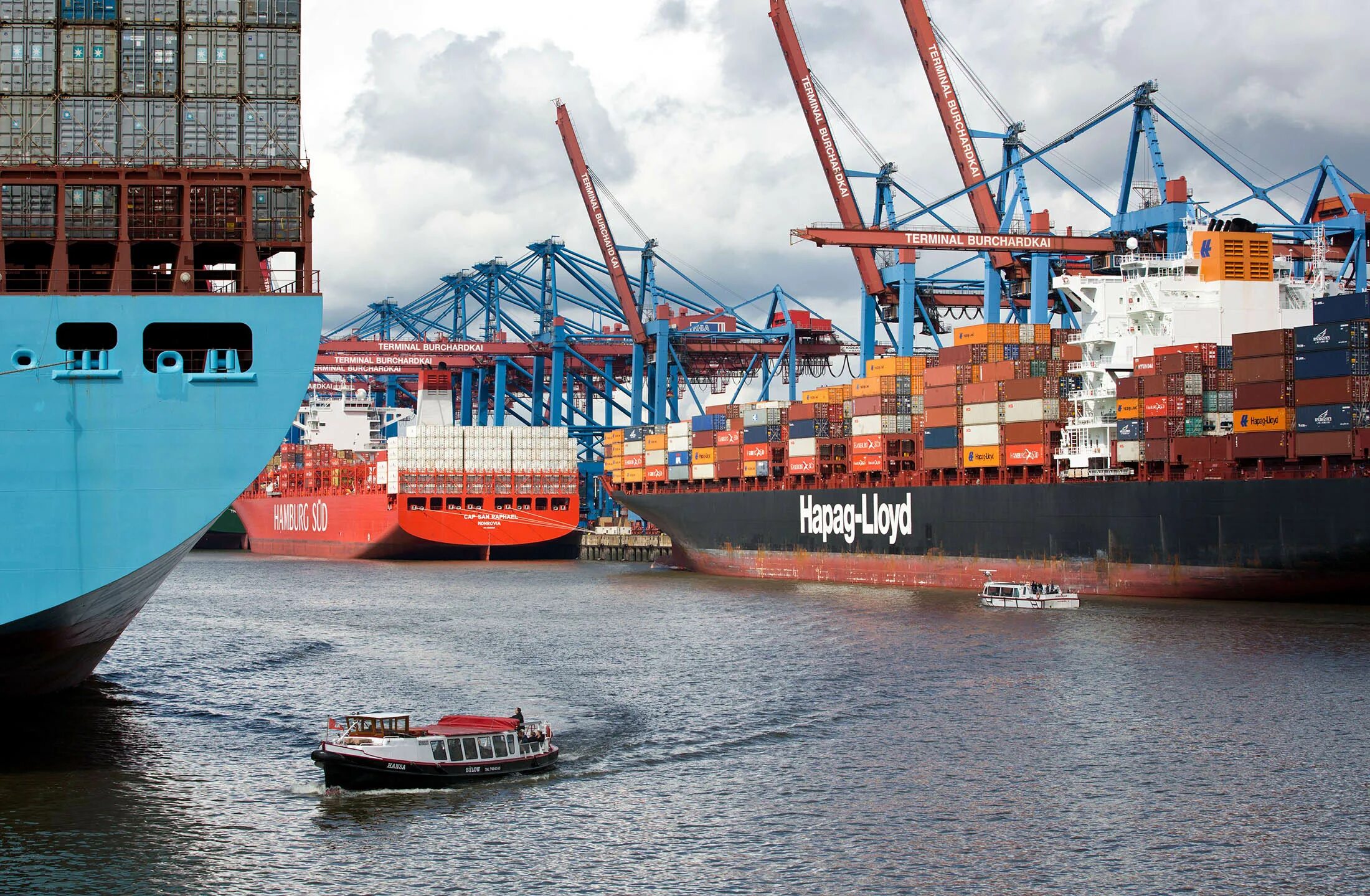 Ледокол совкомфлот. Круиз norwegian breakaway. Norwegian breakaway 5. Челночные контейнеровозы. Морское судно контейнеровоз.