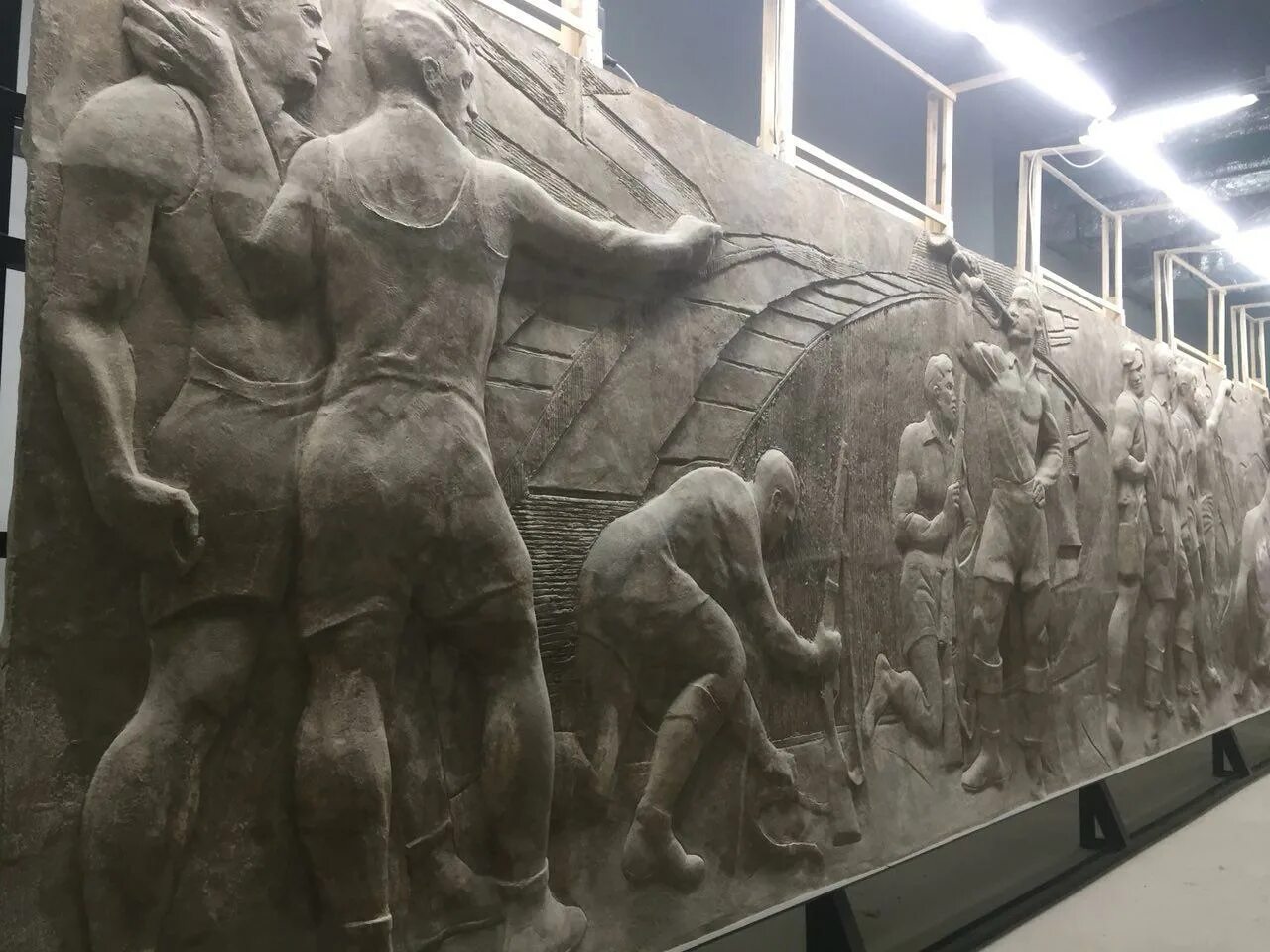 Горельефы метро нарвская. Рельефы метро добрынинская. Автозаводская (станция метро, москва). Станция метро парк культуры кольцевая. Барельеф метро.