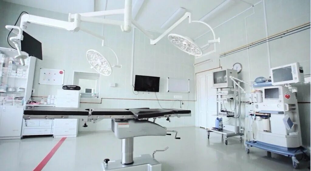 научно-исследовательский институт микрохирургии. офтальмолог в операционной. онкологическая операция. хирургия томск клиники. хирургия томск клиники.