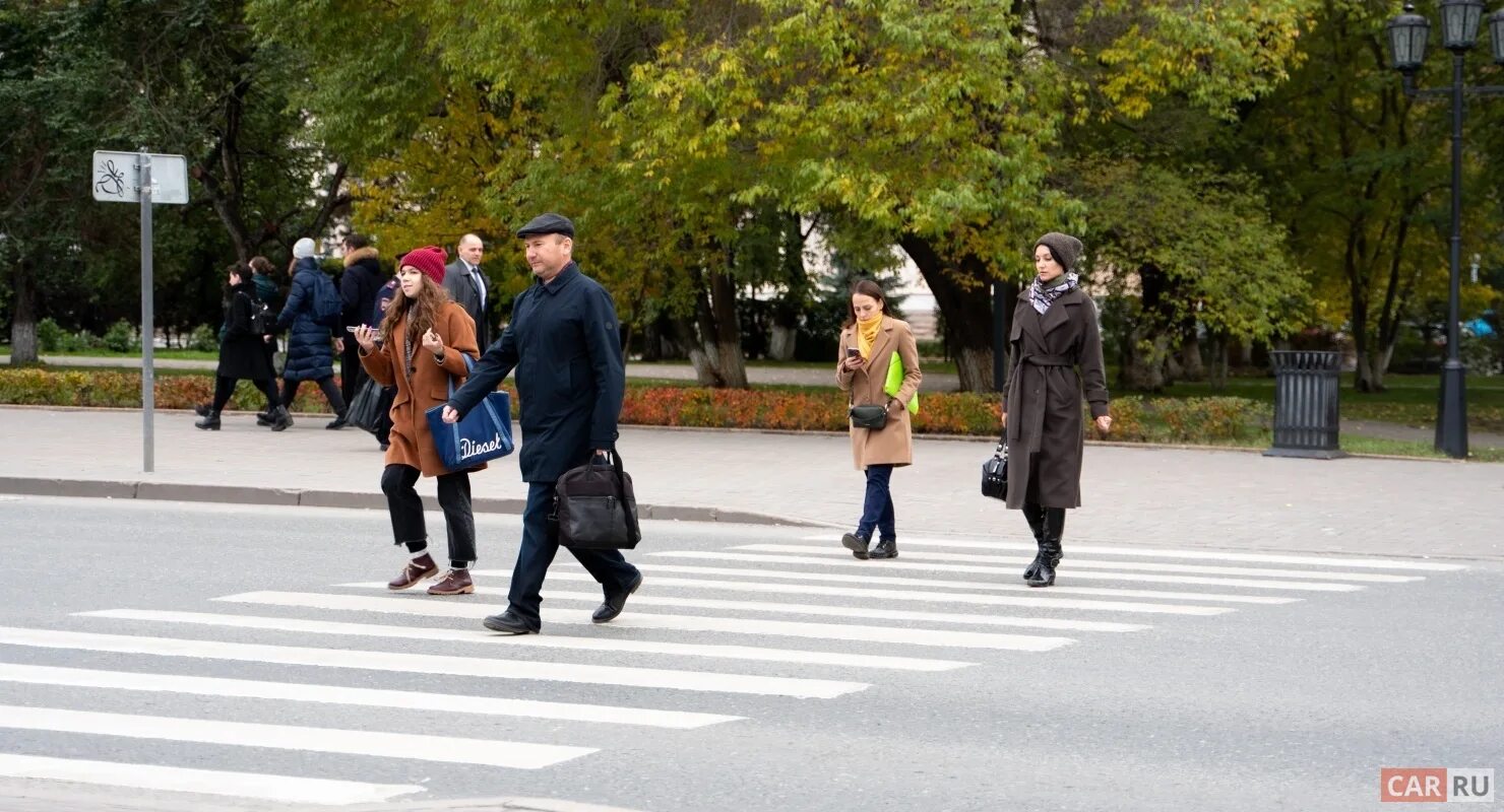 Дтп вина пешехода. Пешеход в неположенном месте. Пешеход фото. Переход в неположенном месте. Пешеходный переход широкий.