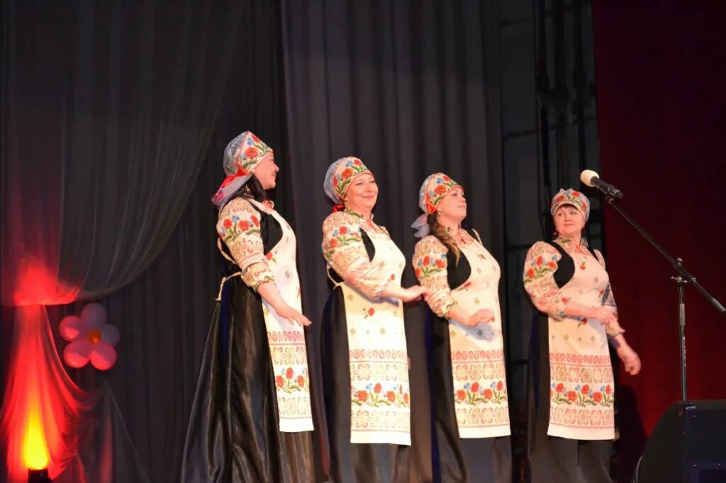 с днем города ершов. ершовский дом культуры. ершов саратовская область фестиваль подсолнух. ершовский дом культуры. село ершово дом культуры.