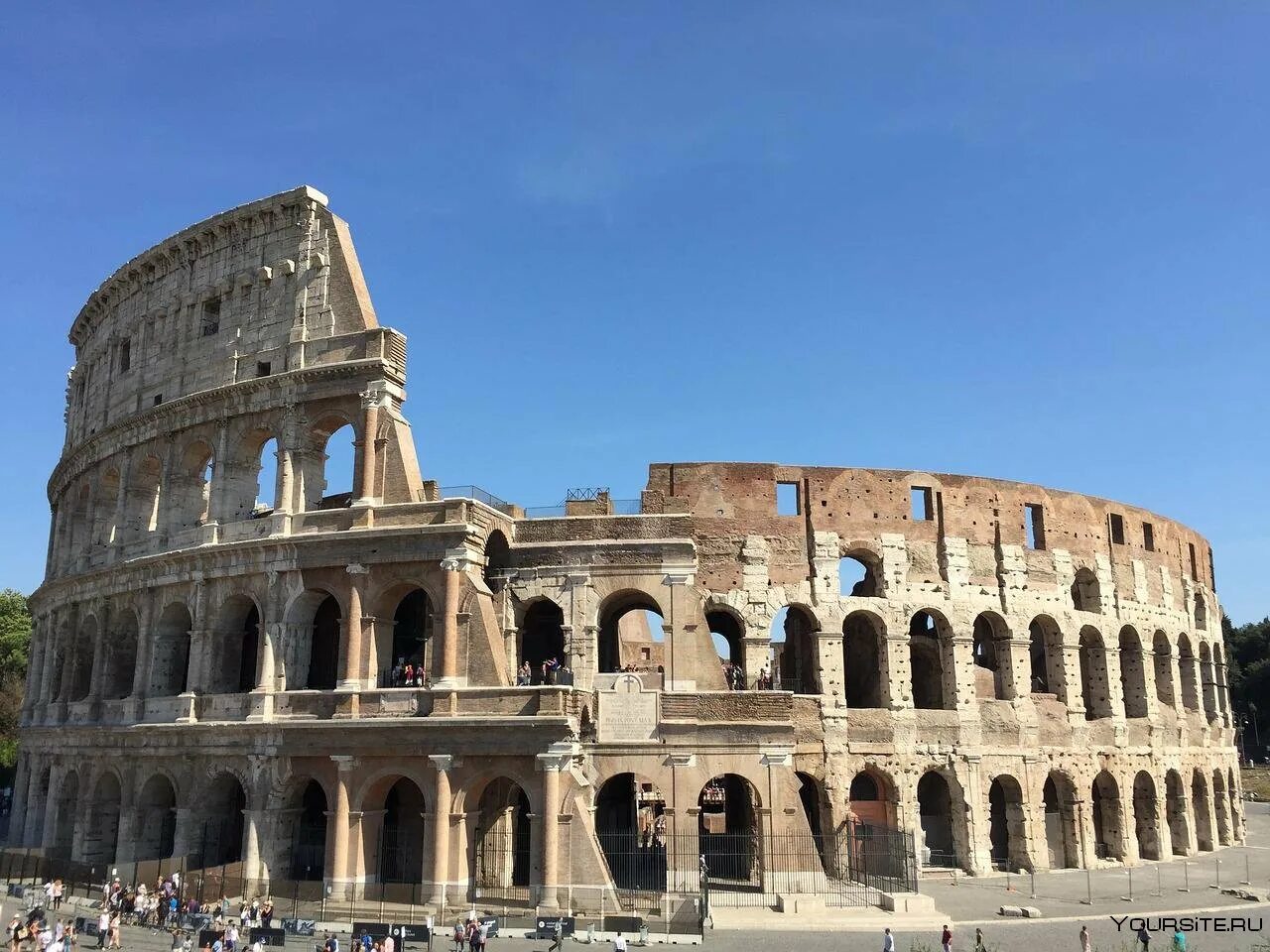 Колизей в Риме. Амфитеатр Колизей в древнем Риме. Достопримечательности Италии Колизей. Колизей Colosseum 2022.