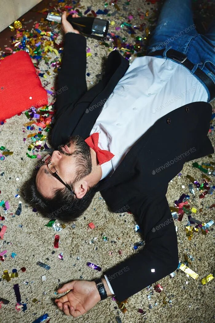 Пьяные парни 18. Пацан с алкоголем. Пьяные парни подростки. Пьяные парни 18. Пьяный молодой человек.