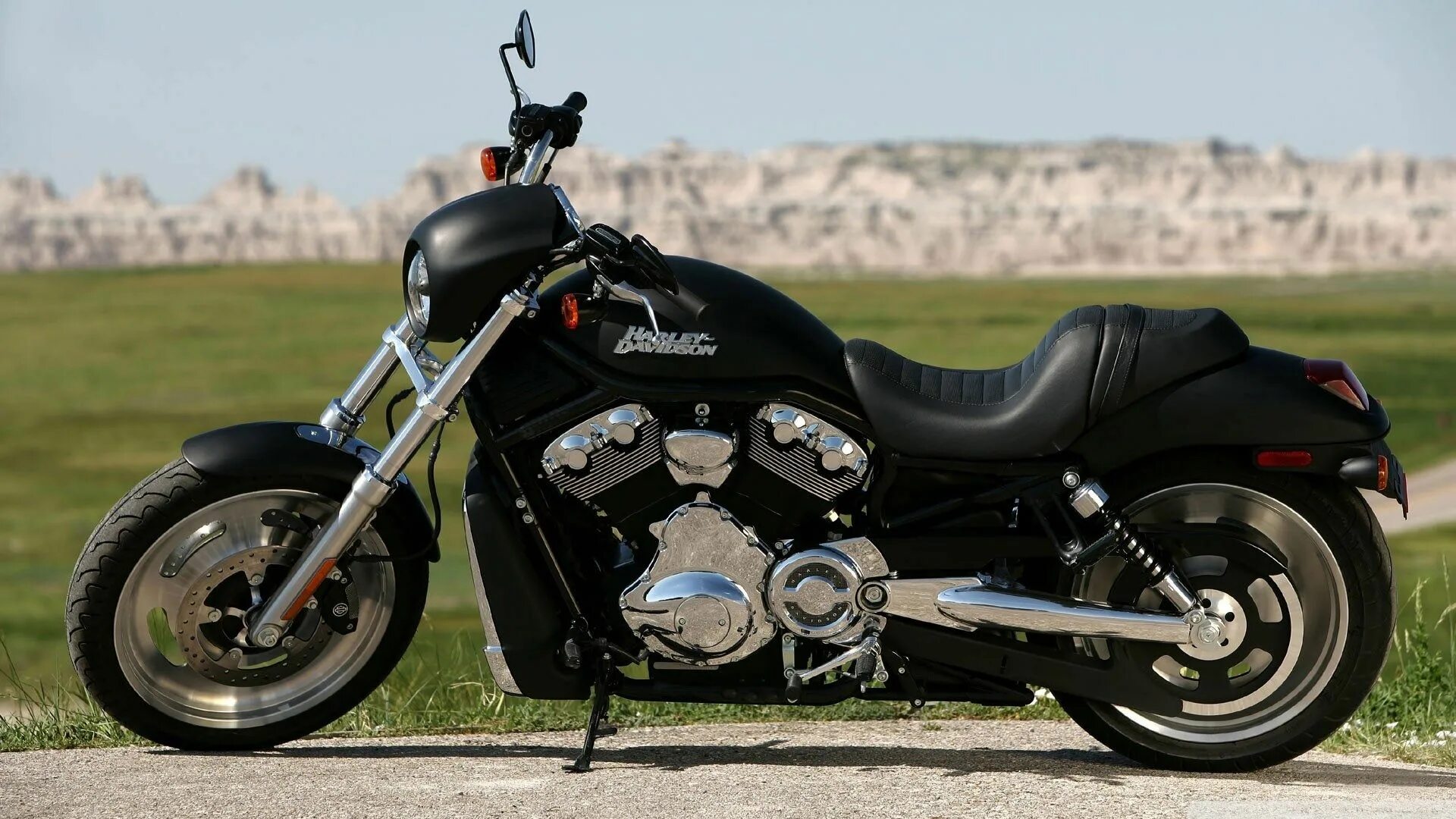 Мотоцикл harley davidson road glide. Harley-davidson vrsc. Харлей дэвидсон 2. Байкер на мотоцикле харлей дэвидсон. Harley davidson fxr 1989.
