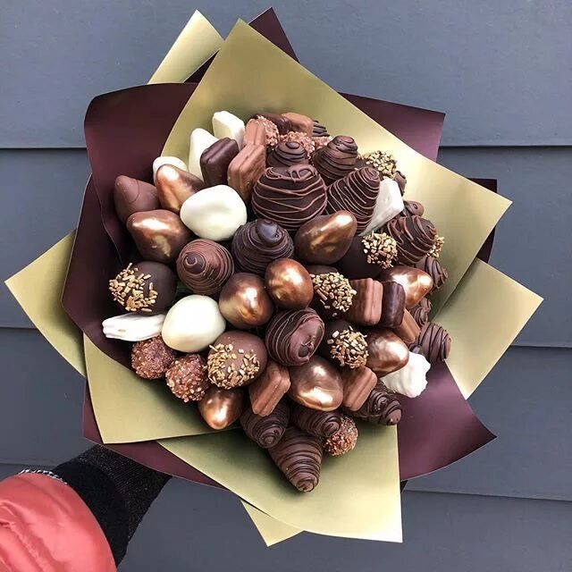 Шоколадные букеты. Букет из шоколадных конфет. Букет с шоколадными конфетами. Красивые шоколадные букеты.